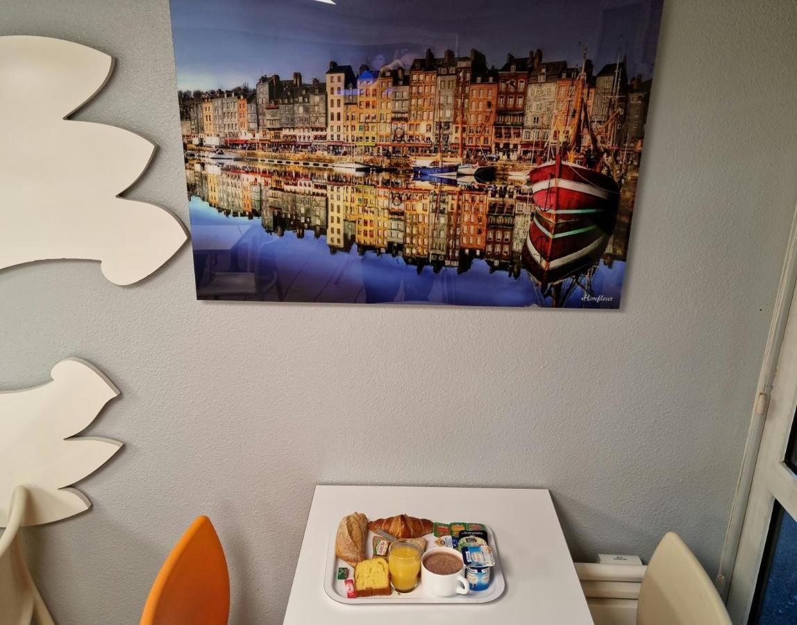 พรีเมียรคลาสฮอนเฟลเออร์ Hotel La Riviere-Saint-Sauveur ภายนอก รูปภาพ