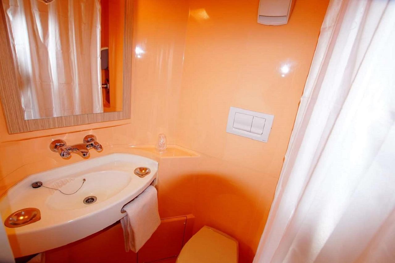 พรีเมียรคลาสฮอนเฟลเออร์ Hotel La Riviere-Saint-Sauveur ภายนอก รูปภาพ